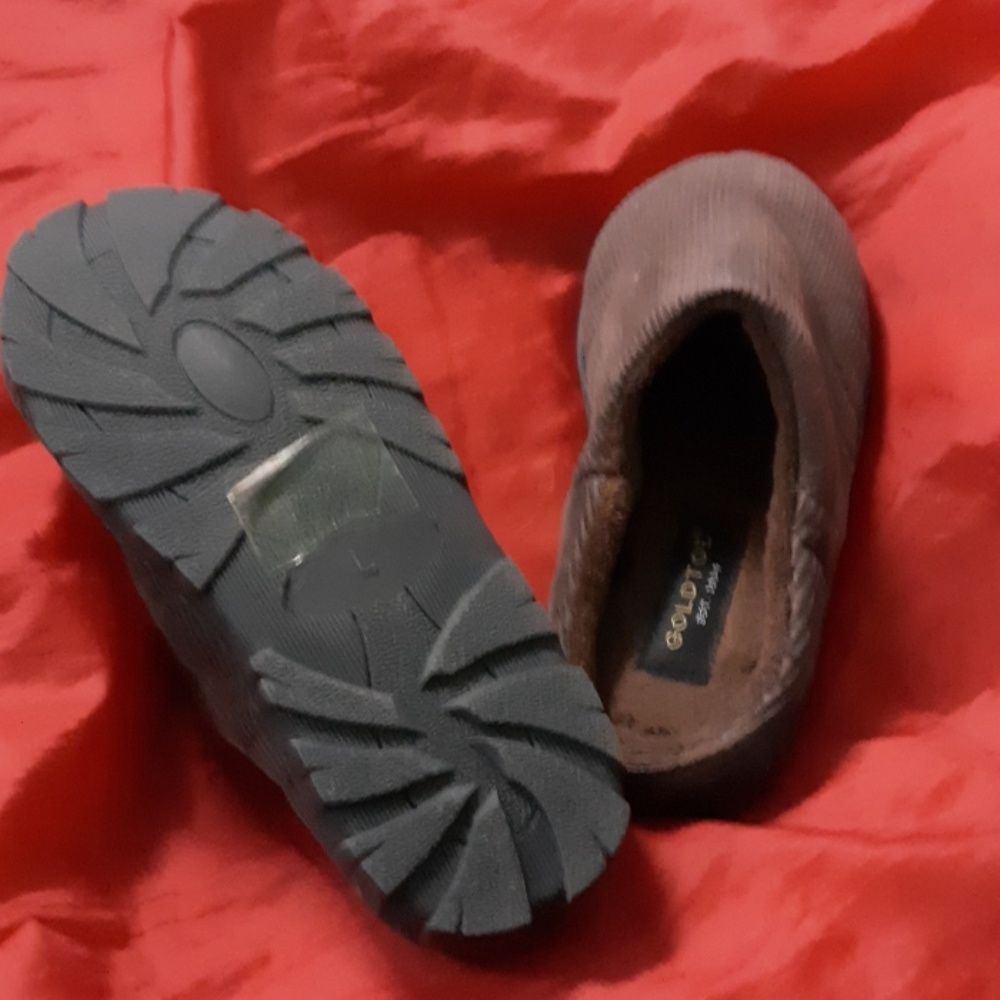 NWOT Kids houseshoes